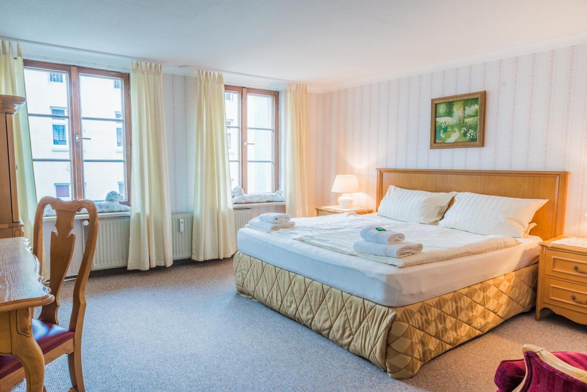 Romantisches Hotel Zur Traube Schwerin Шверін Номер фото
