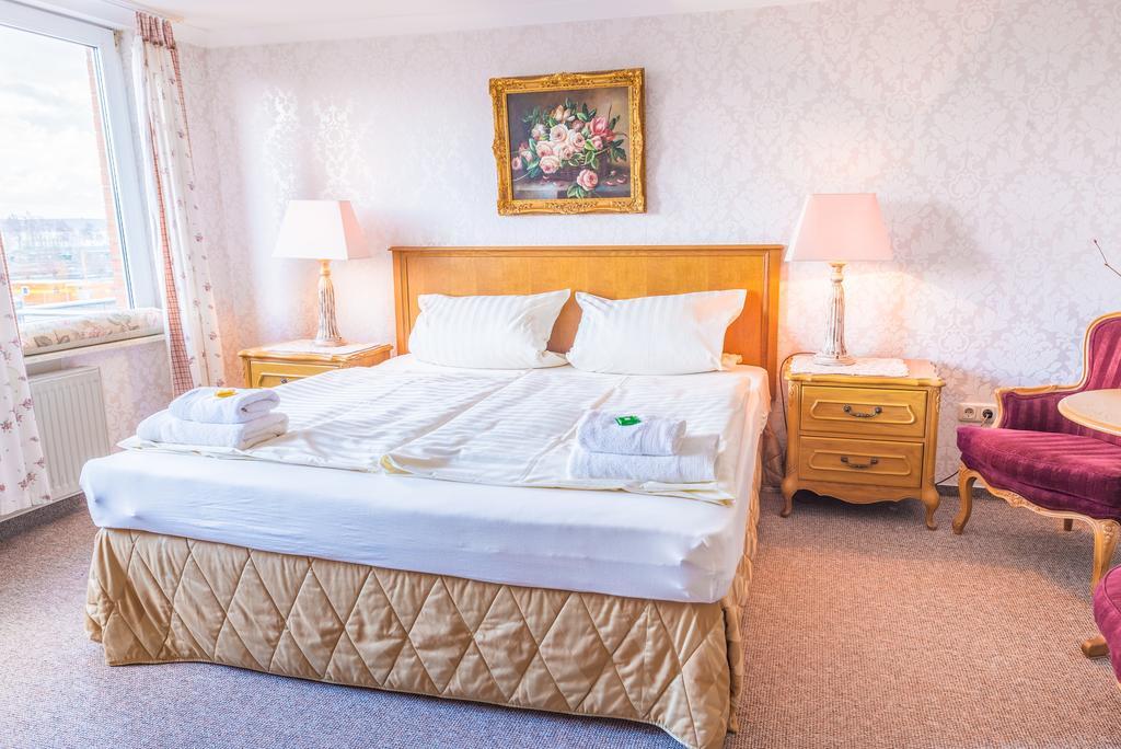 Romantisches Hotel Zur Traube Schwerin Шверін Номер фото